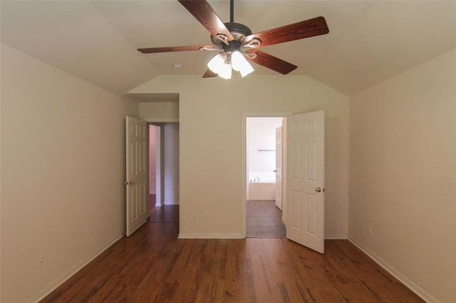 Building Photo - 3231 Stratford Pointe Dr