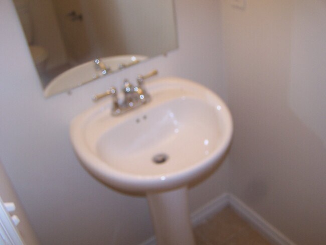 Building Photo - 11 Fuller Cir