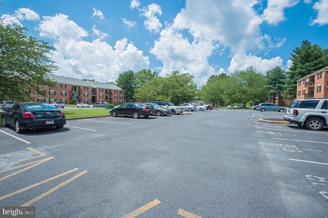 Building Photo - 803 College Ln