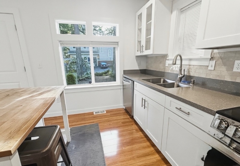 Building Photo - 106 N 140th St