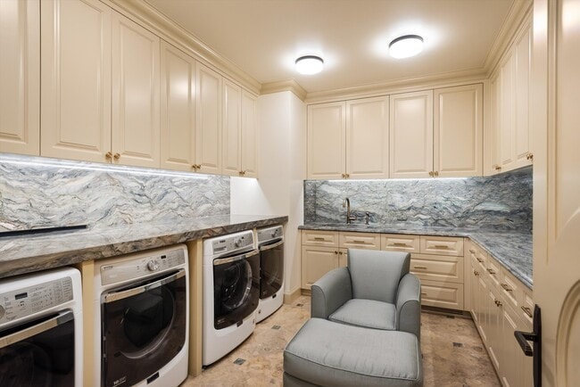 Building Photo - 64 Pitkin Way