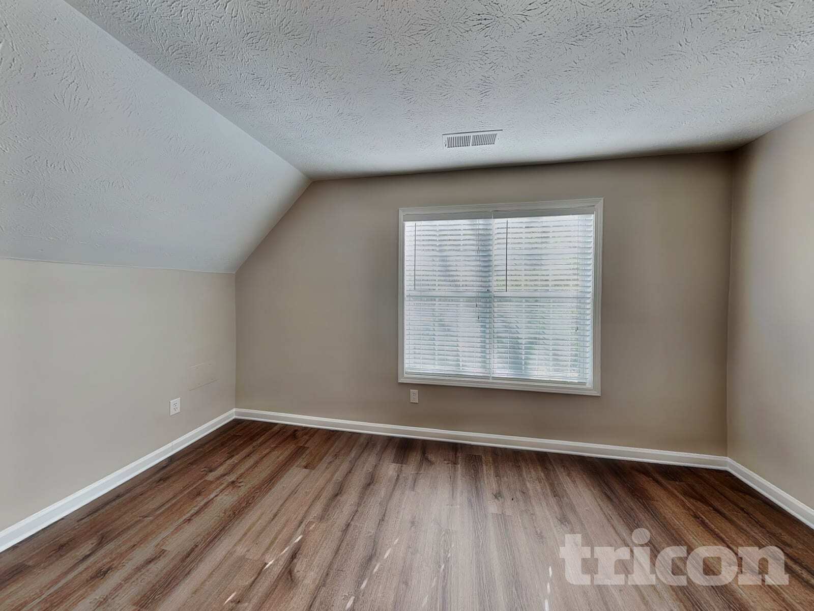 Building Photo - 407 Emerald Trce