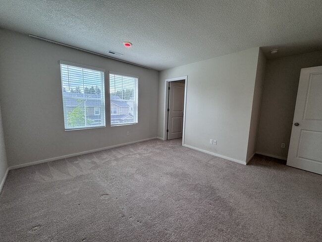 Building Photo - 896 N 18th Ave