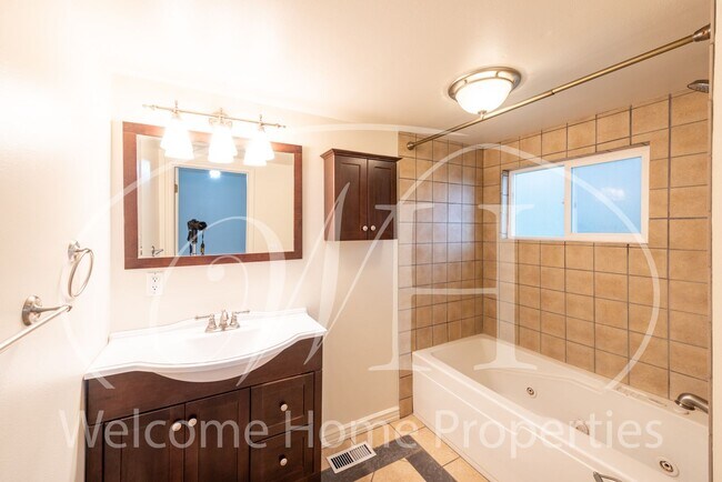 Building Photo - Cozy 3 Bedroom Home With Newer Flooring & ...
