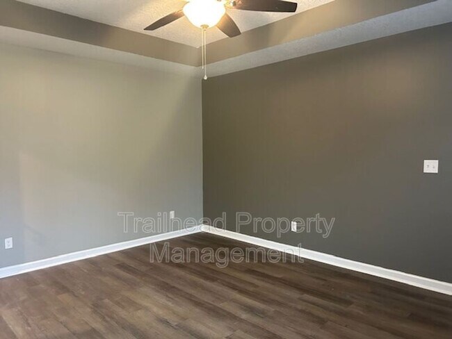 Building Photo - 605 Hillcrest St