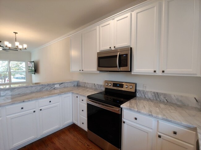 Building Photo - 3 Bedroom, 2.5 Bath Townhome Close to UTC!