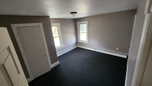 Building Photo - 3 bedroom 1 bathroom