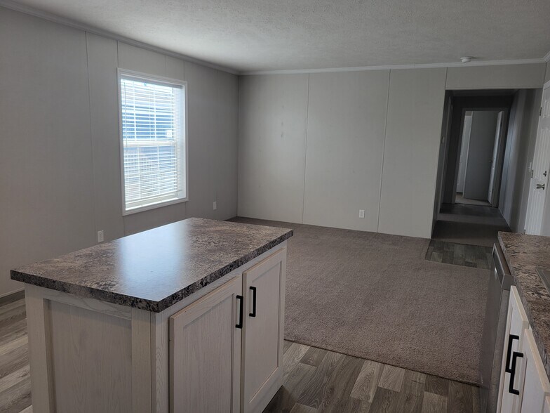 Building Photo - 38060 Leverette Ave