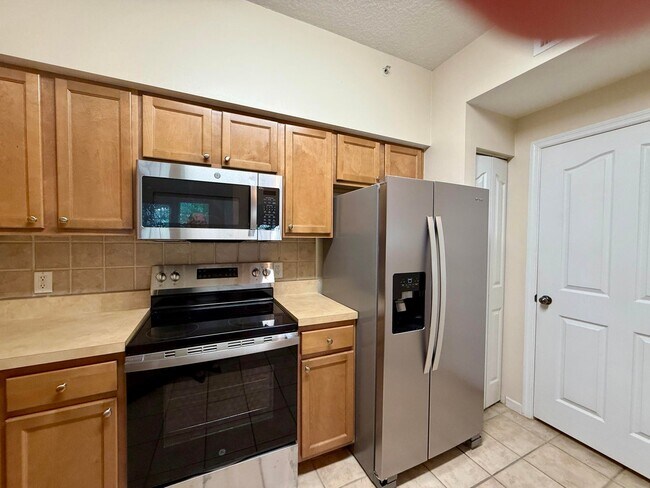 Building Photo - 9849 Baywinds Blvd