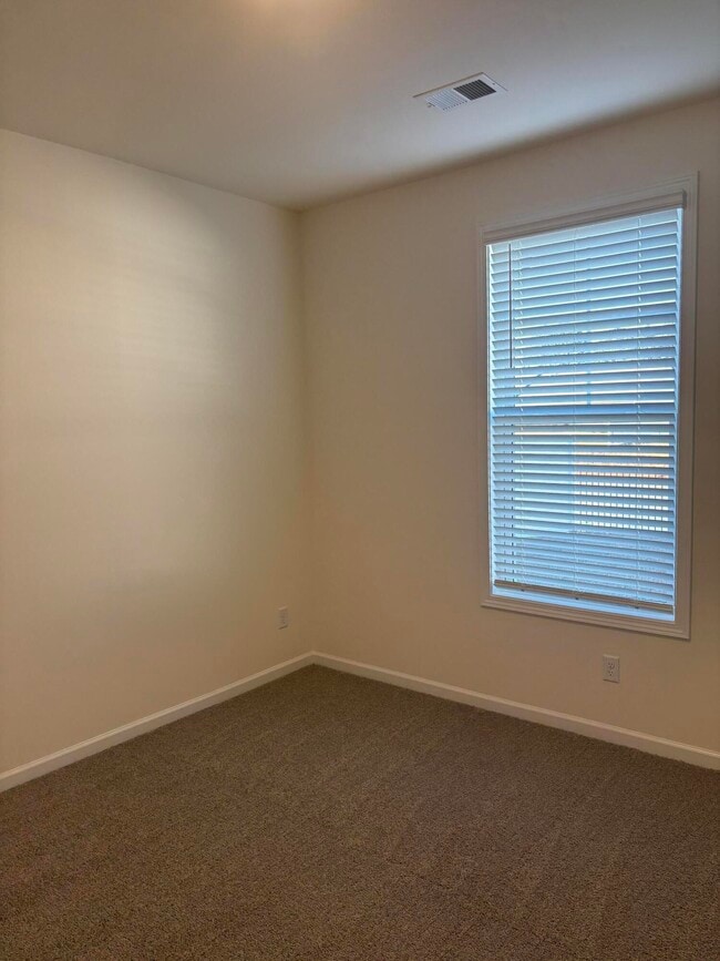 Building Photo - 372 Acorn St