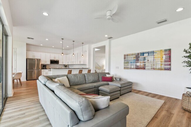 Building Photo - Waterfront Home for Lease – Resort-Style L...