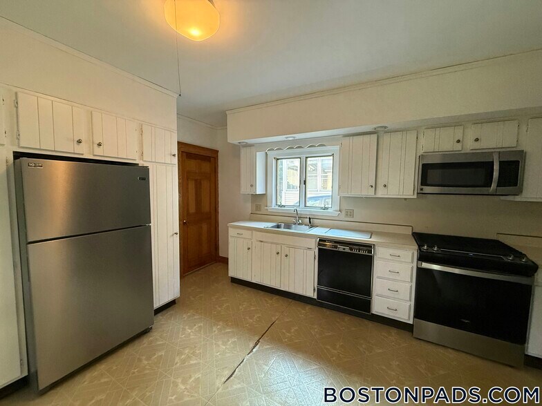 Building Photo - 80 Curtis St