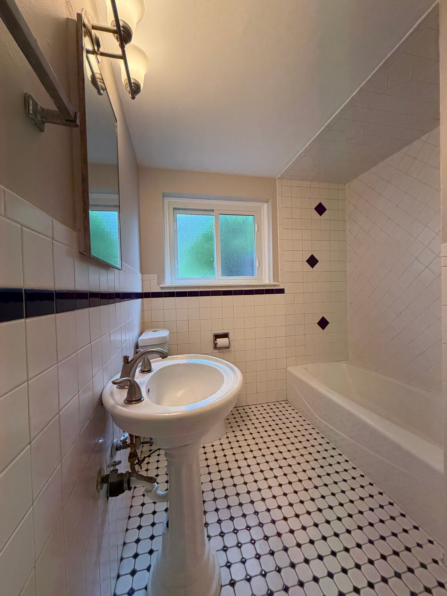 Building Photo - 705 W Fitzhenry Ct