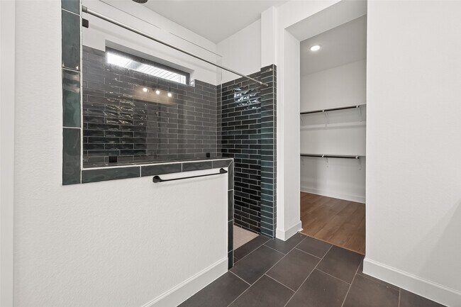 Building Photo - 16915 Chapel Knox Dr