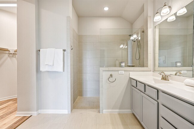 Building Photo - 4946 Hitchings Ct