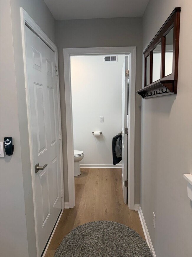 Building Photo - 10 Cobblestone Ct