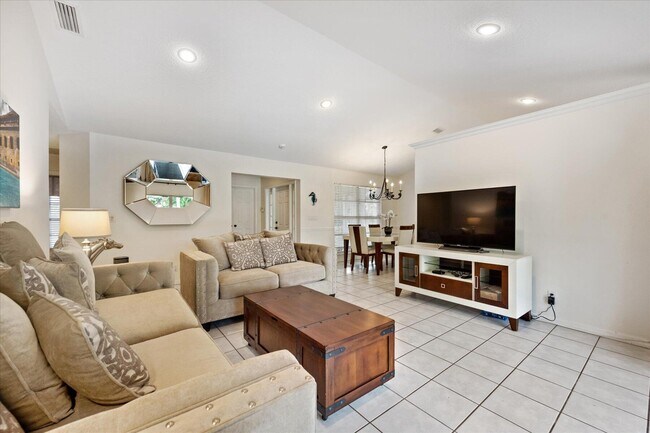 Building Photo - 2216 Las Casitas Dr