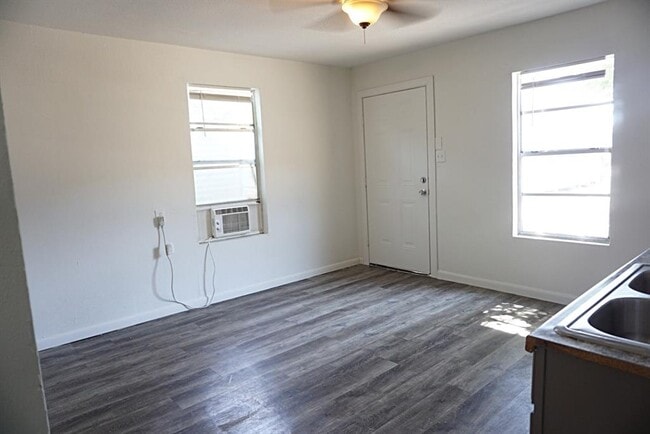 Building Photo - 709 74th St