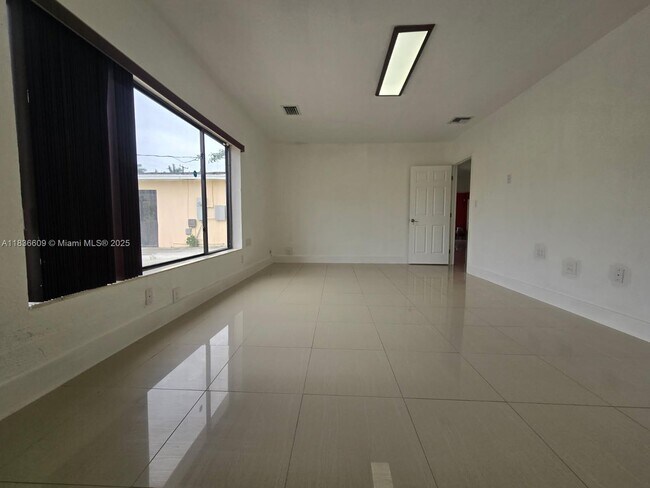 Building Photo - 25600 SW 157th Ave