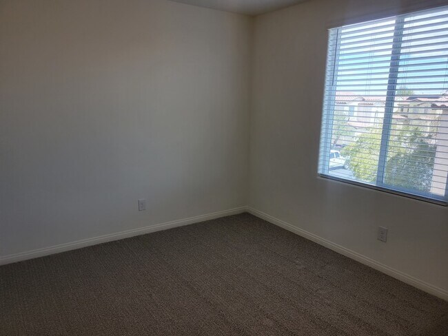 Building Photo - Beautiful 4 bedroom home!