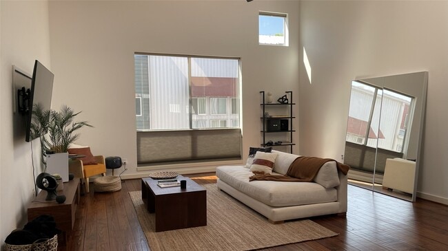 Building Photo - 2918 Commerce St