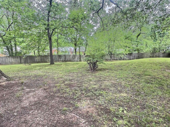 Building Photo - 1562 Holly Hill Dr