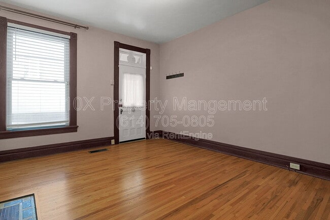 Building Photo - 317 E Kossuth St