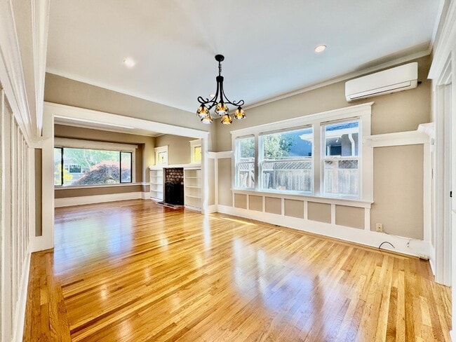 Building Photo - 809 Bayswater Ave