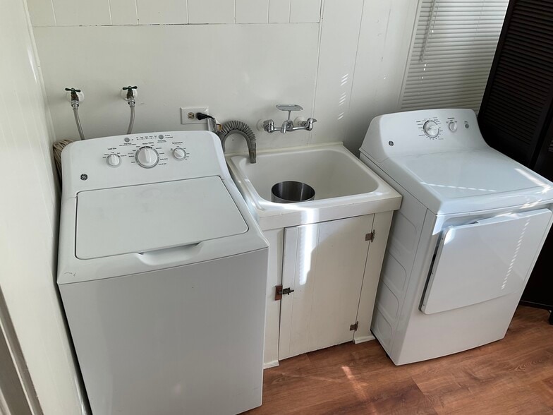 Building Photo - 438 Perkins St