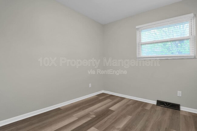 Building Photo - 711 S Chesterfield Rd