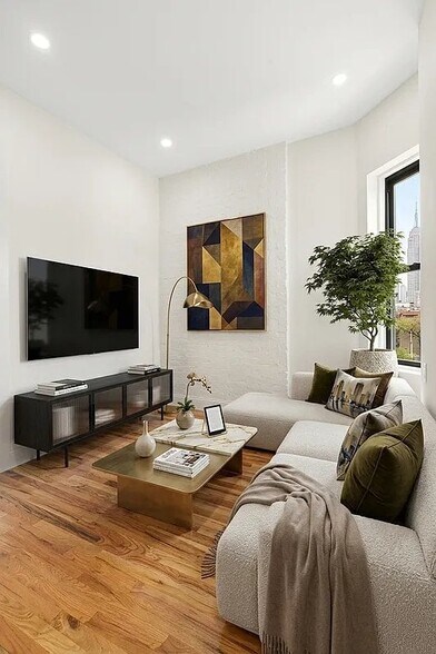 Building Photo - 75 Thompson St