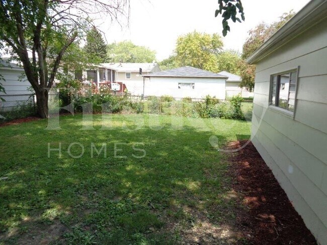Building Photo - 451 E Mulberry Ct