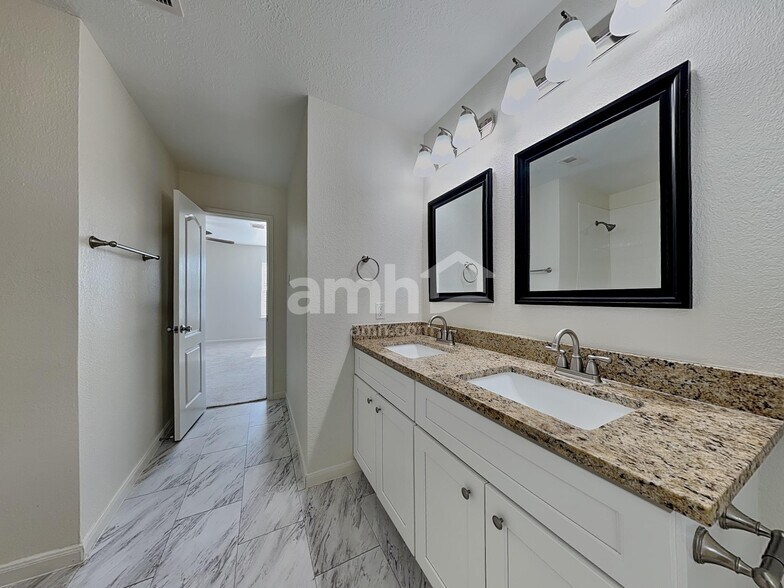 Building Photo - 18735 Westgate Park Dr