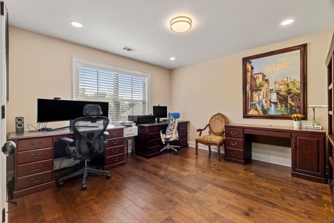 Building Photo - Luxury Living in The Oaks at Cotswold – 5B...