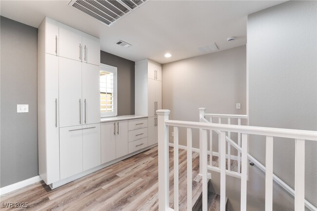 Building Photo - 10627 Seasonable Dr