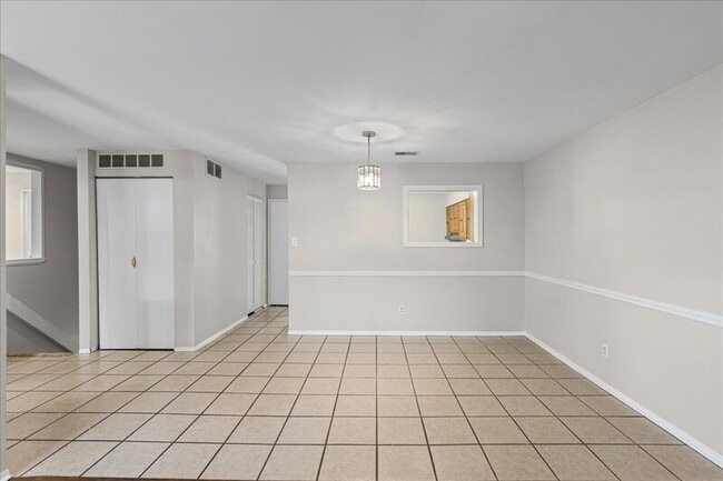 Building Photo - 506 Bromley Estate