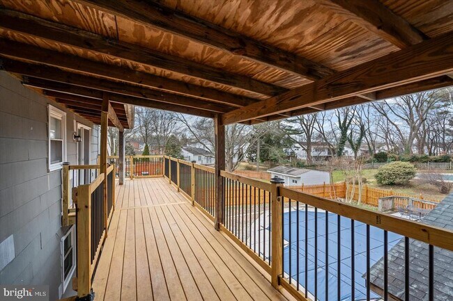 Building Photo - 220 Garnett Rd