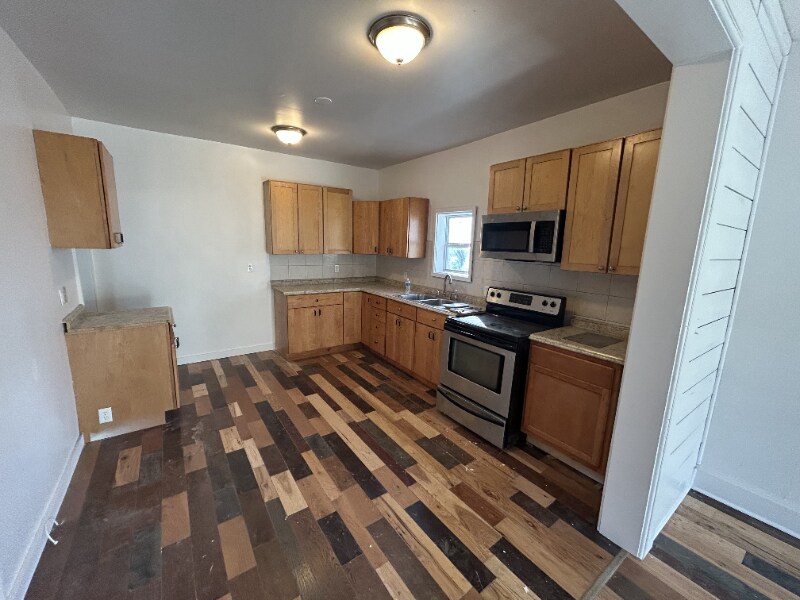 Building Photo - 833 Garfield Ave