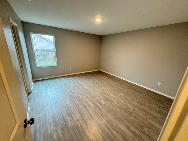 Building Photo - 13838 Ostrich Run