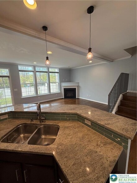 Building Photo - 4528 Bellflower Way