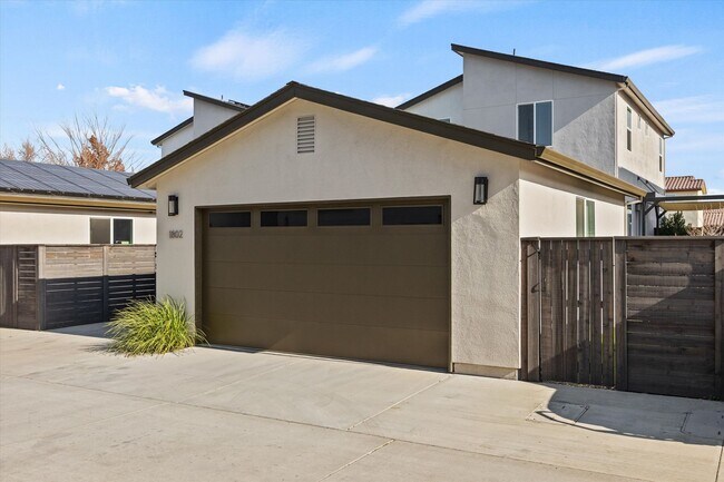 Building Photo - Charming Meriam Park Home with Backyard & Garage