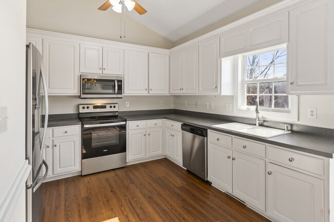 Building Photo - 726 Addington Dr