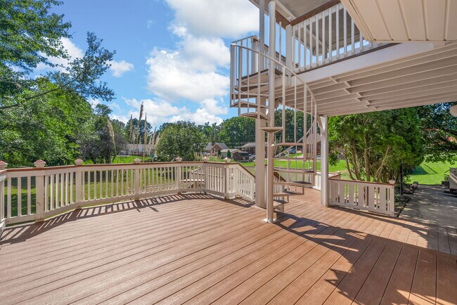 Building Photo - 944 Sable Dr
