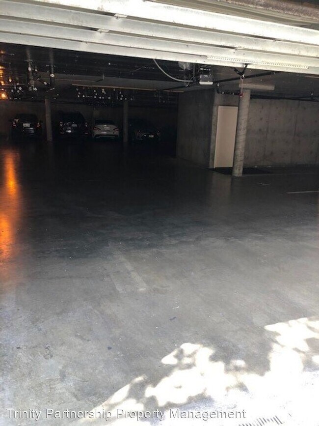 Building Photo - 4315 9th Ave NE