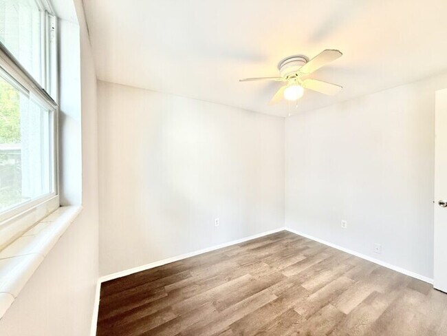 Building Photo - 2611 41st Ave N