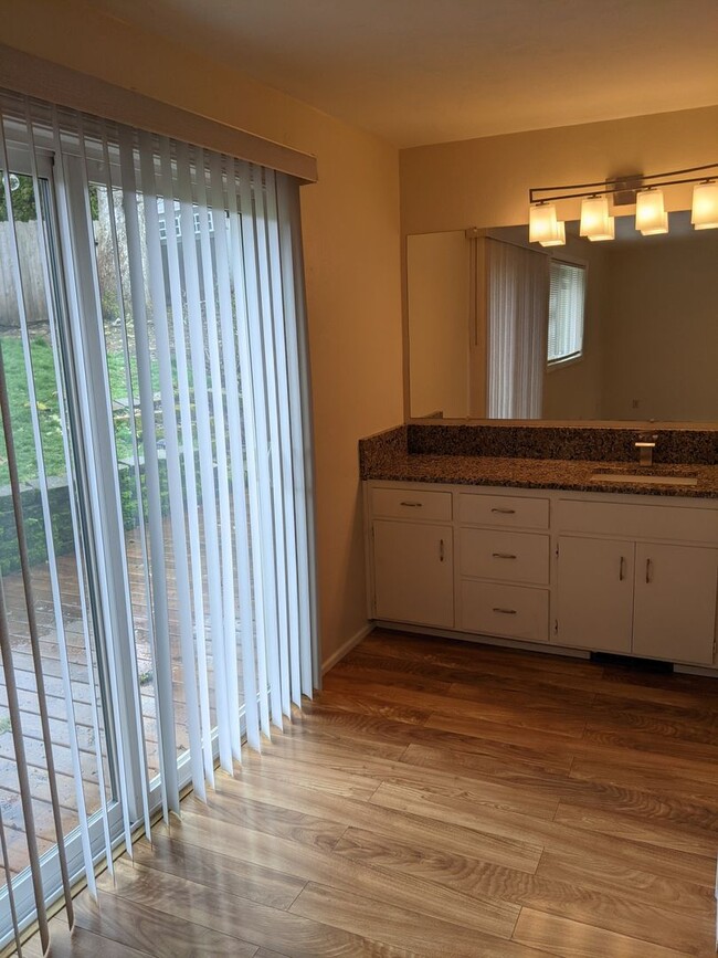 Building Photo - Beautiful 4-Bedroom, 2-Bath Plus Office In...