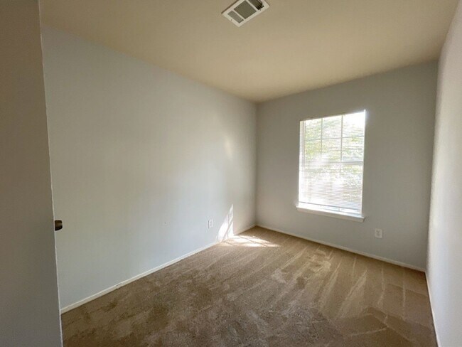 Building Photo - 3127 Glen Spring Dr