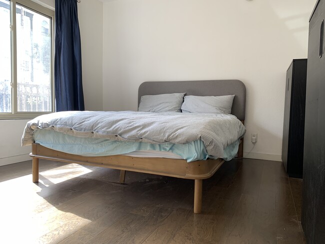 Building Photo - 141 S Clark Dr