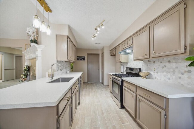 Building Photo - 11202 Bayou Pl Dr