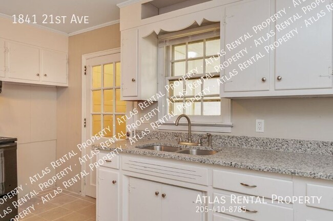 Building Photo - 1841 21st Ave